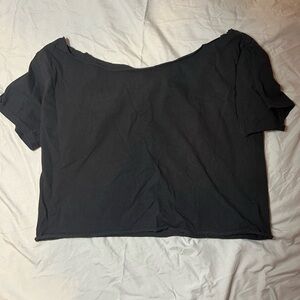 Scoop neck, cropped, cut tee